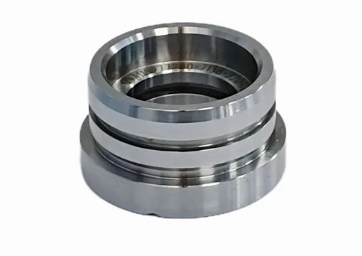 Rear sealing guide bushing